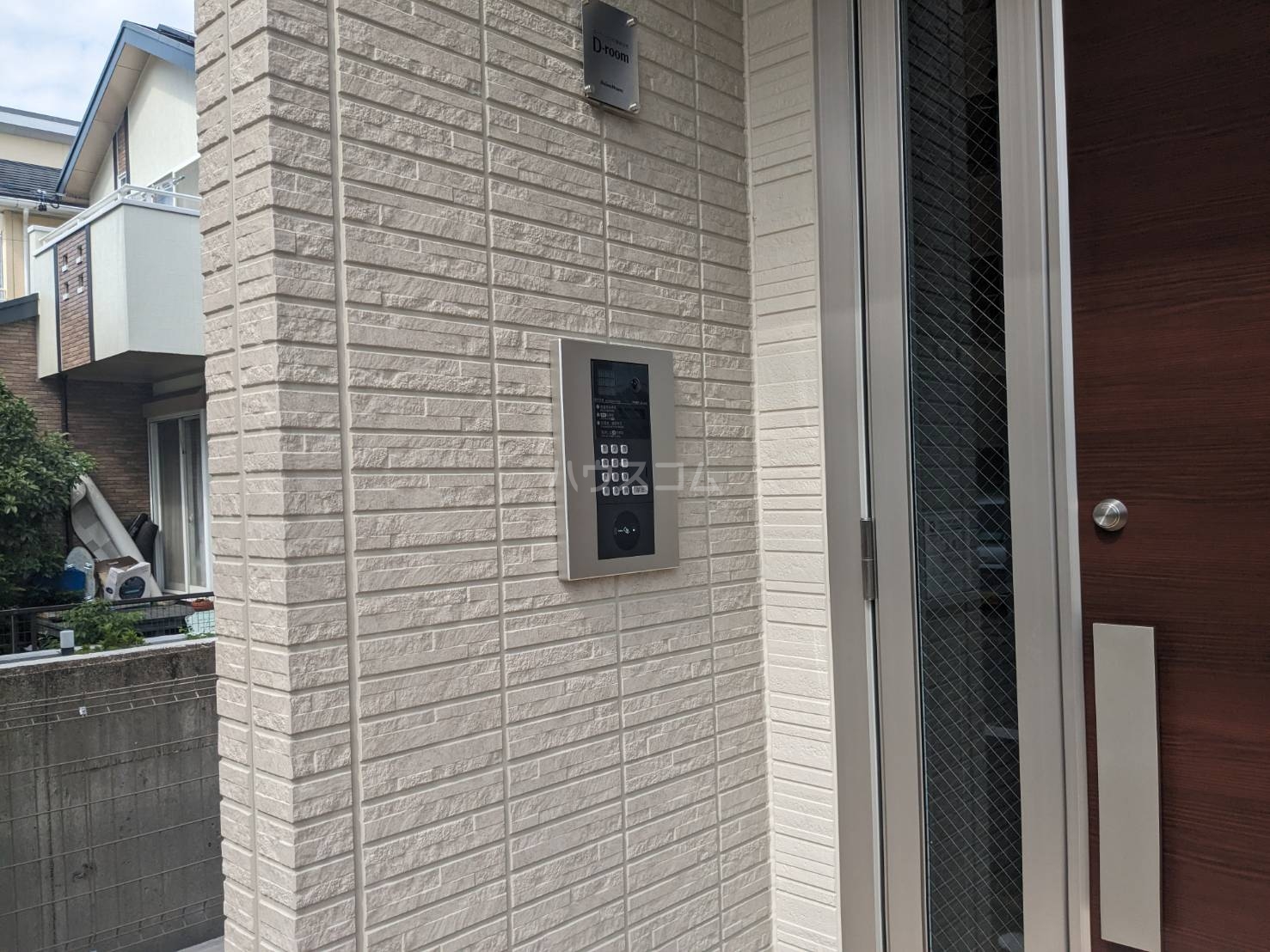 28/30 エントランス