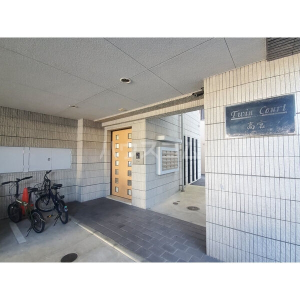 15/22 エントランス