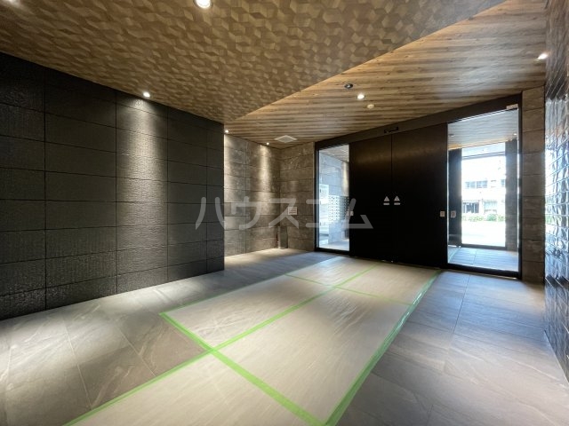 22/27 エントランス