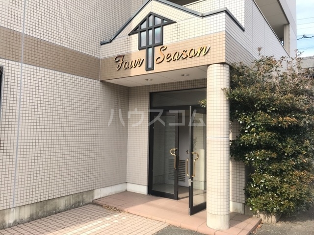 23/30 エントランス