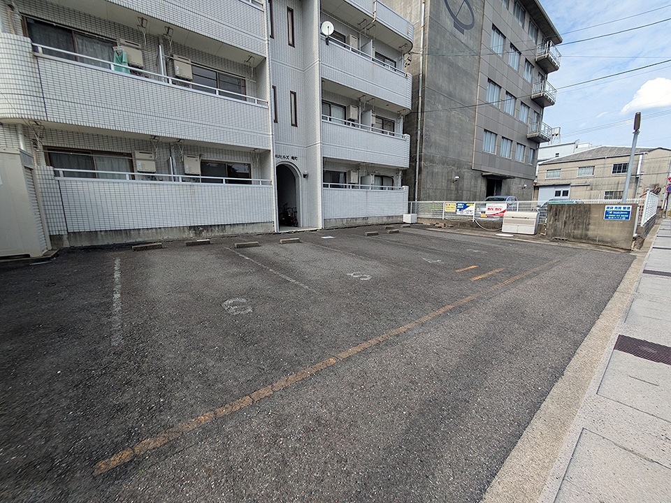 18/20 駐車場