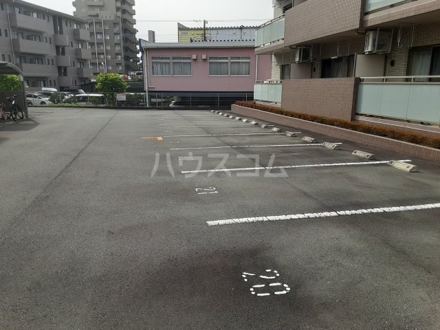 25/28 駐車場
