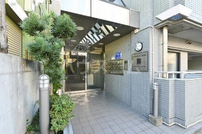 21/30 エントランス