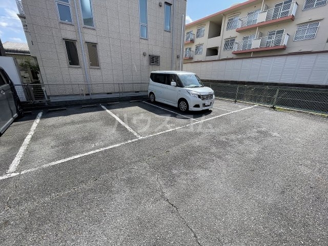 28/30 駐車場