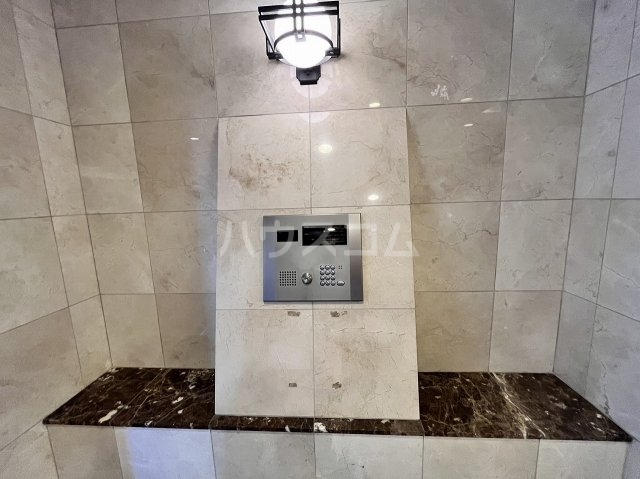 28/30 エントランス