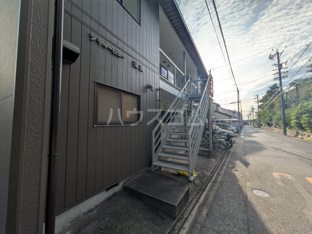 16/17 エントランス