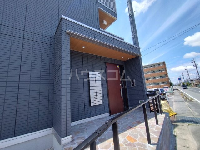 28/30 エントランス