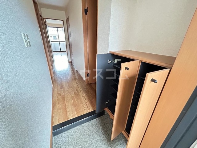 22/26 エントランス