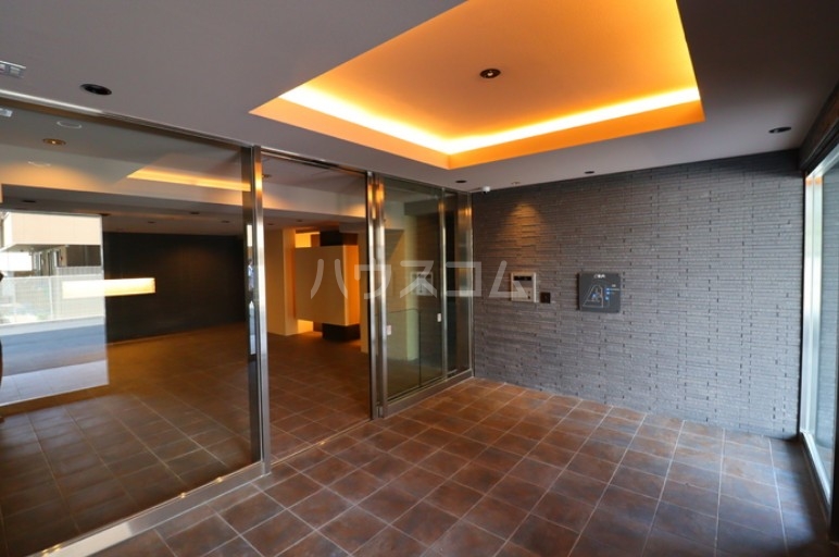 18/27 エントランス