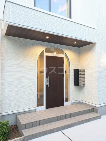 18/19 エントランス