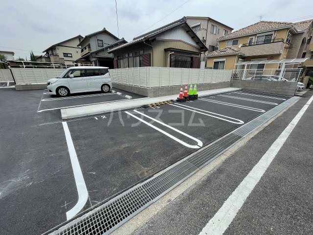 27/30 駐車場