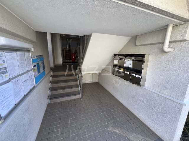 28/30 エントランス