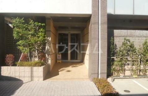 18/21 エントランス