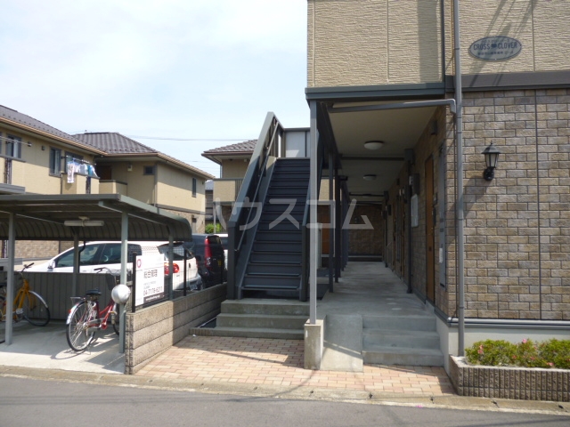 27/30 エントランス