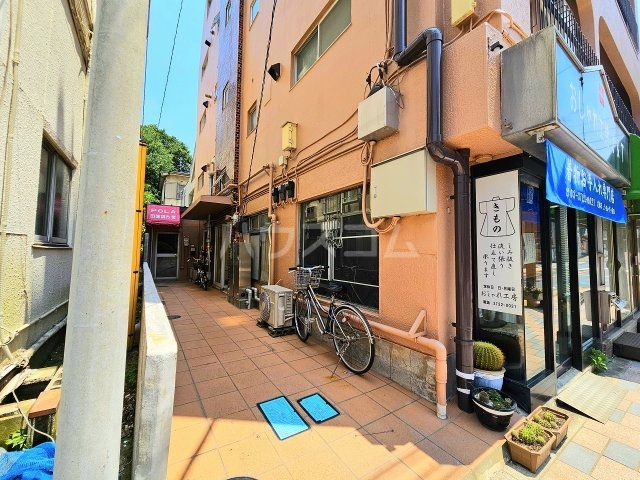 19/23 エントランス