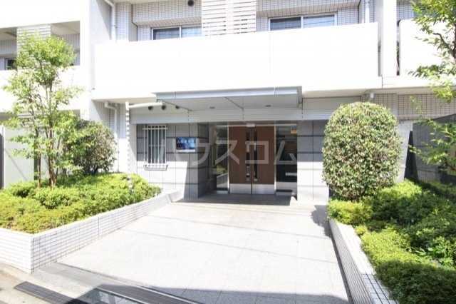 26/28 エントランス