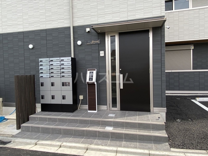 18/27 エントランス