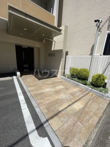 23/30 エントランス