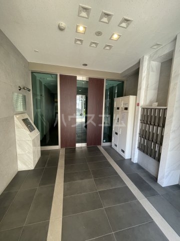 24/30 エントランス