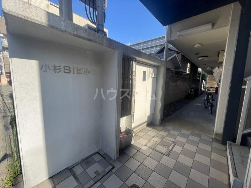 20/28 エントランス