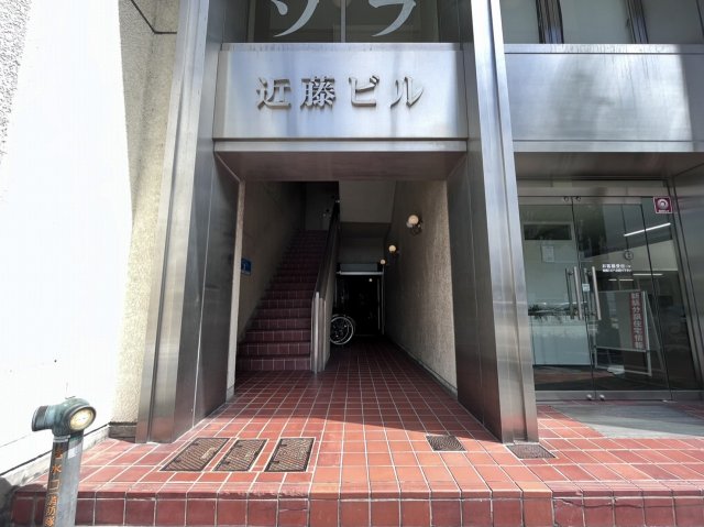 28/30 エントランス