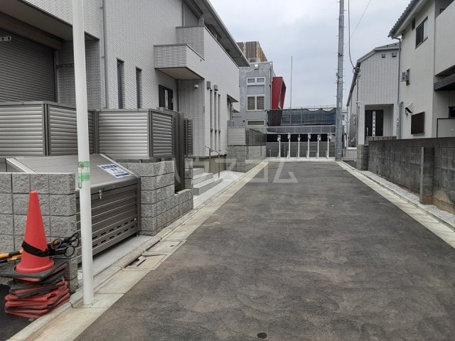 27/30 エントランス