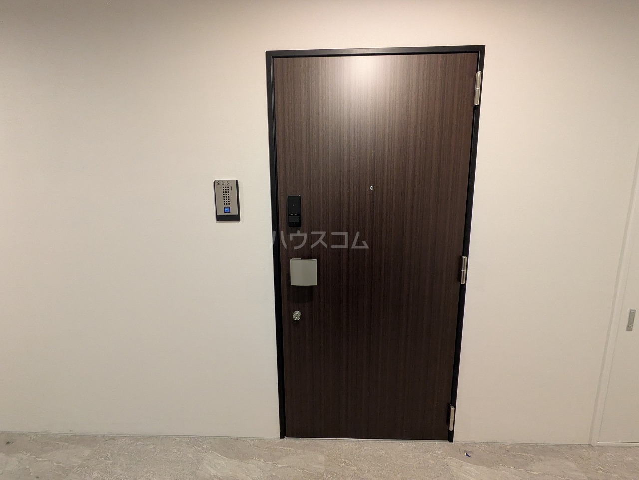 28/30 エントランス