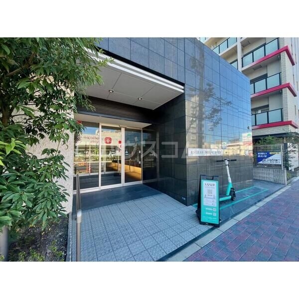 24/30 エントランス