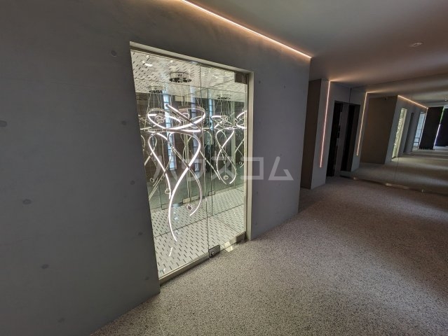 22/30 エントランス