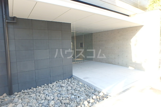 18/27 エントランス