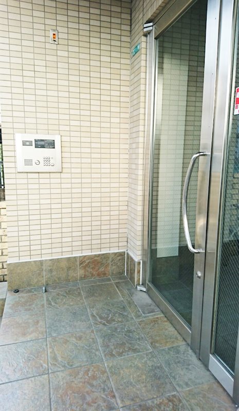 21/30 エントランス