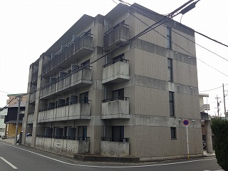 22/28 エントランス