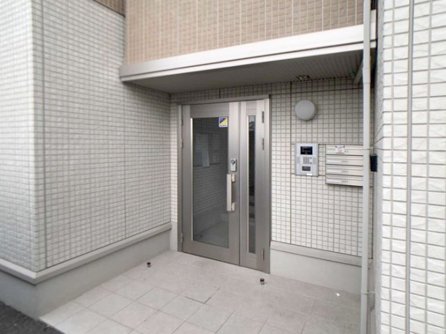 18/26 エントランス