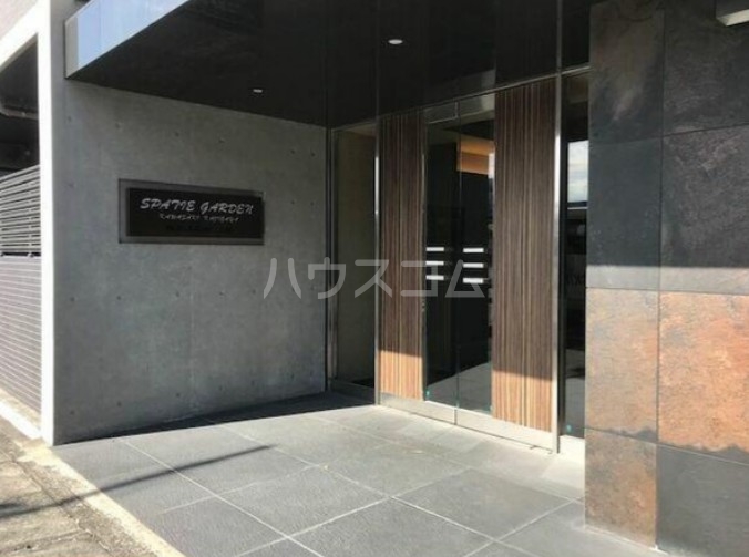 27/30 エントランス