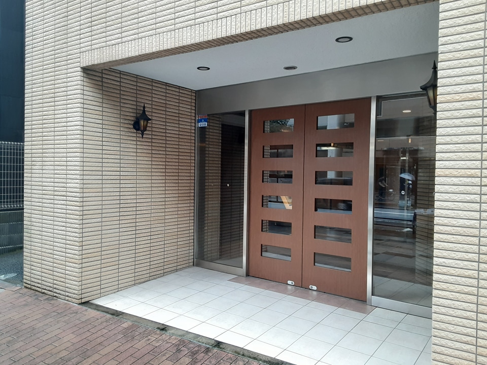 21/30 エントランス