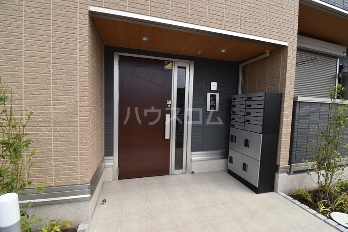 28/30 エントランス