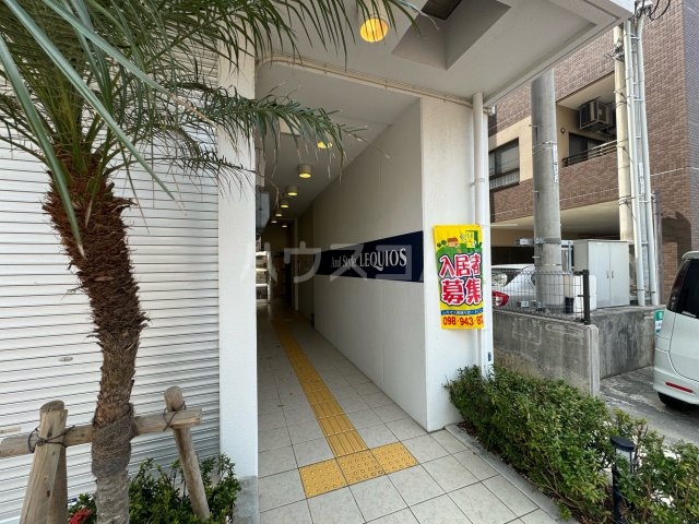 18/23 エントランス