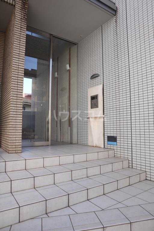 14/18 エントランス