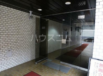 18/23 エントランス