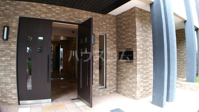 21/28 エントランス