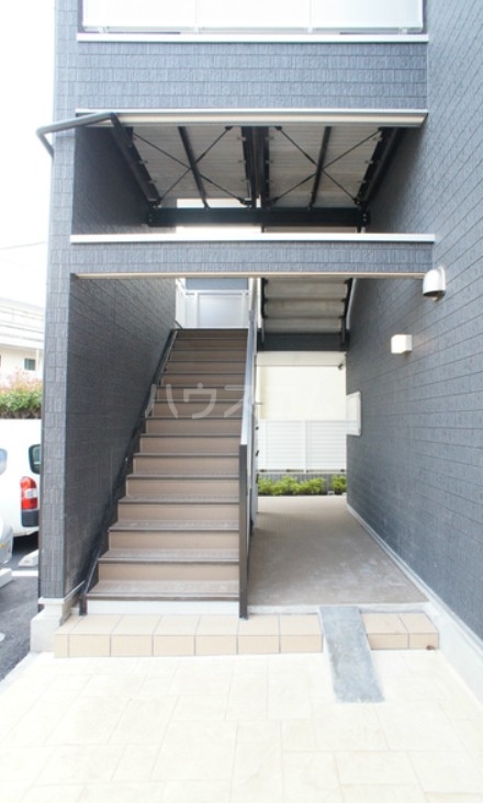 25/30 エントランス