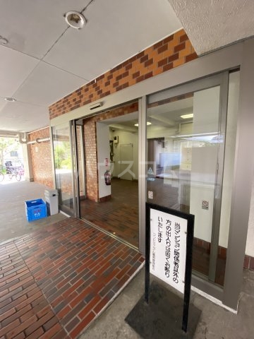 23/30 エントランス