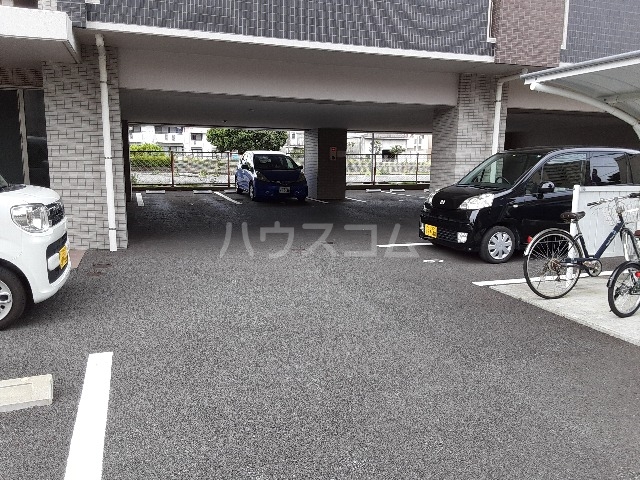 23/27 駐車場