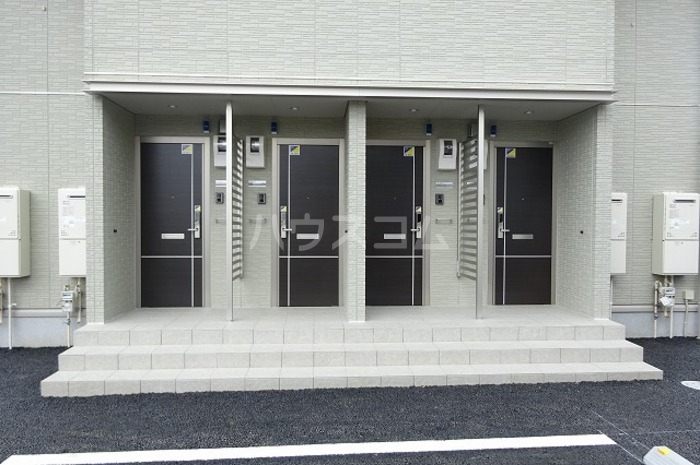 16/19 エントランス