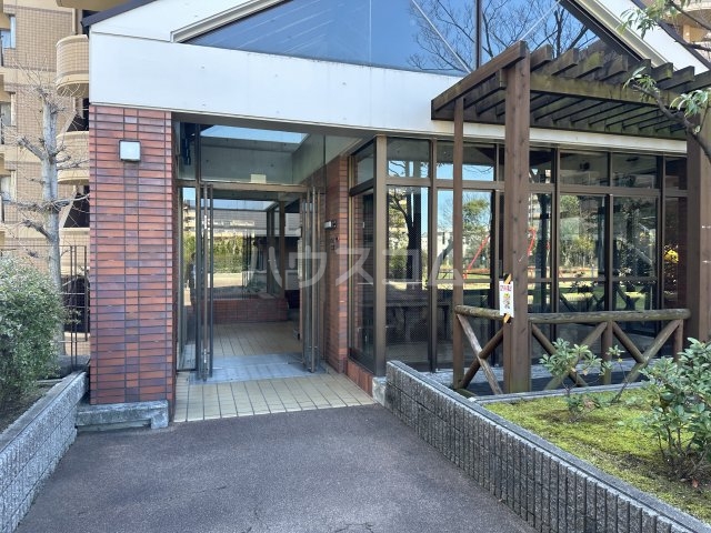 21/30 エントランス