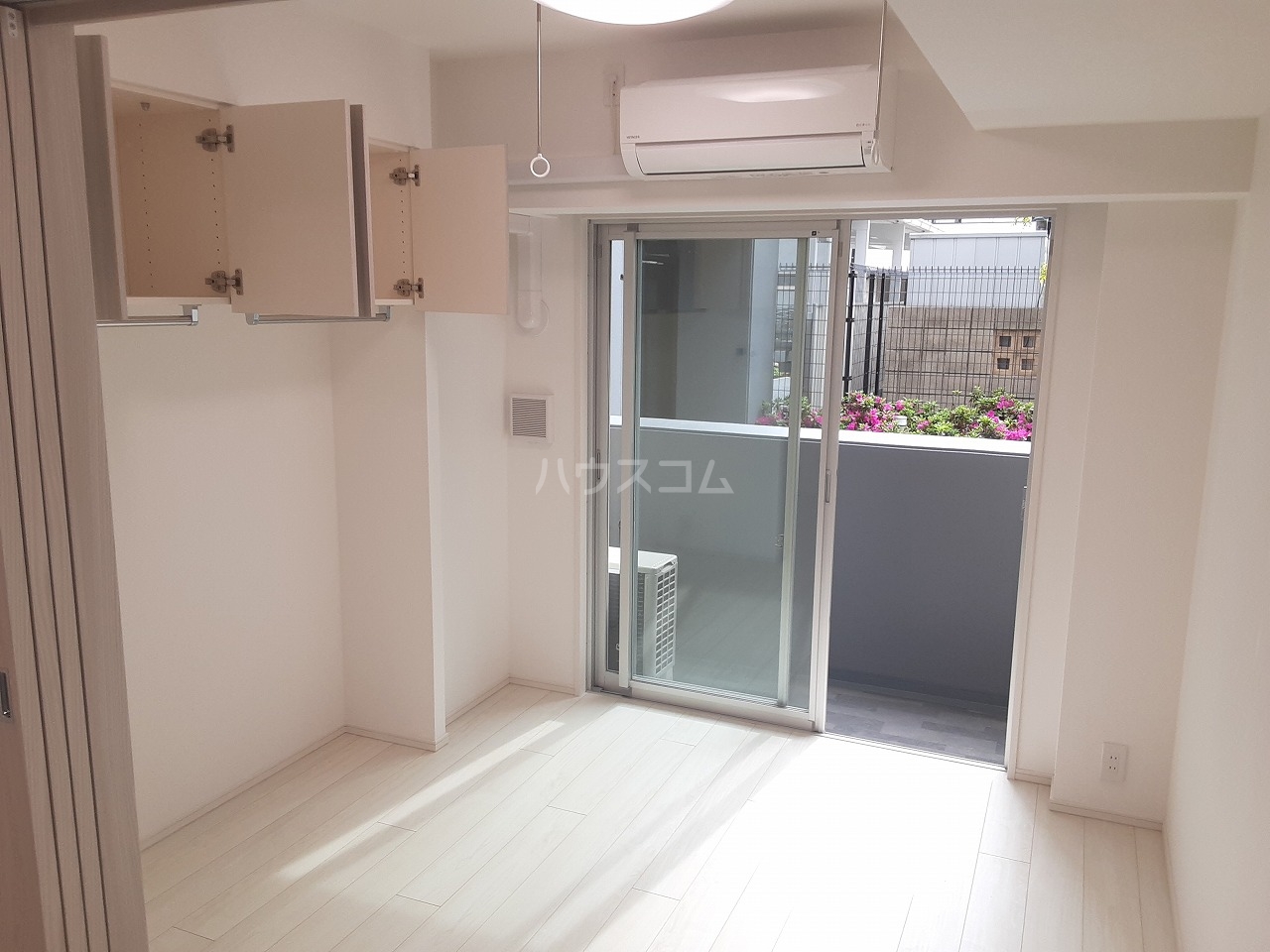 24/30 エントランス