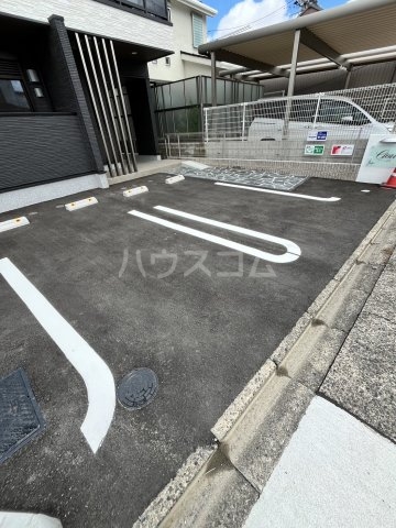 27/30 駐車場