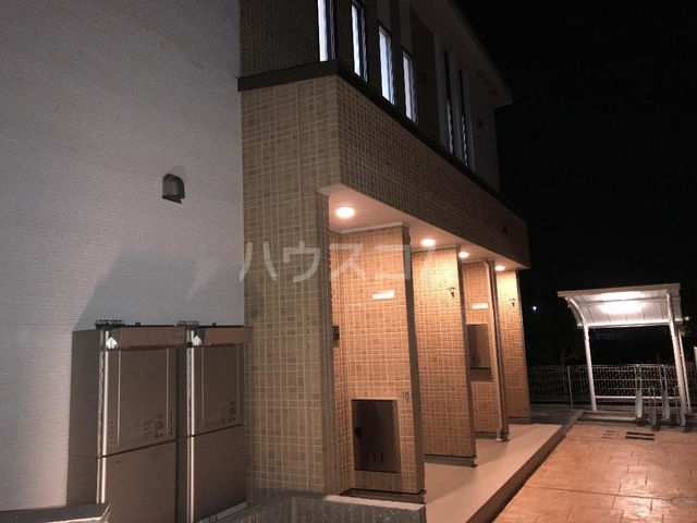 13/22 エントランス