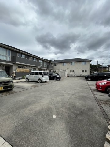 27/30 駐車場