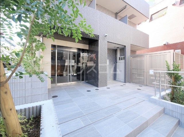 18/26 エントランス